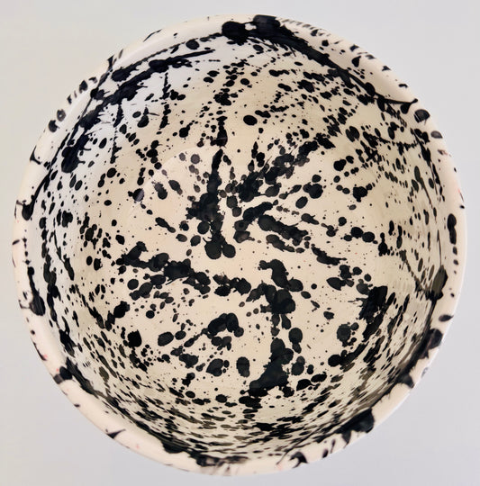 Saladier artisanal tacheté noir