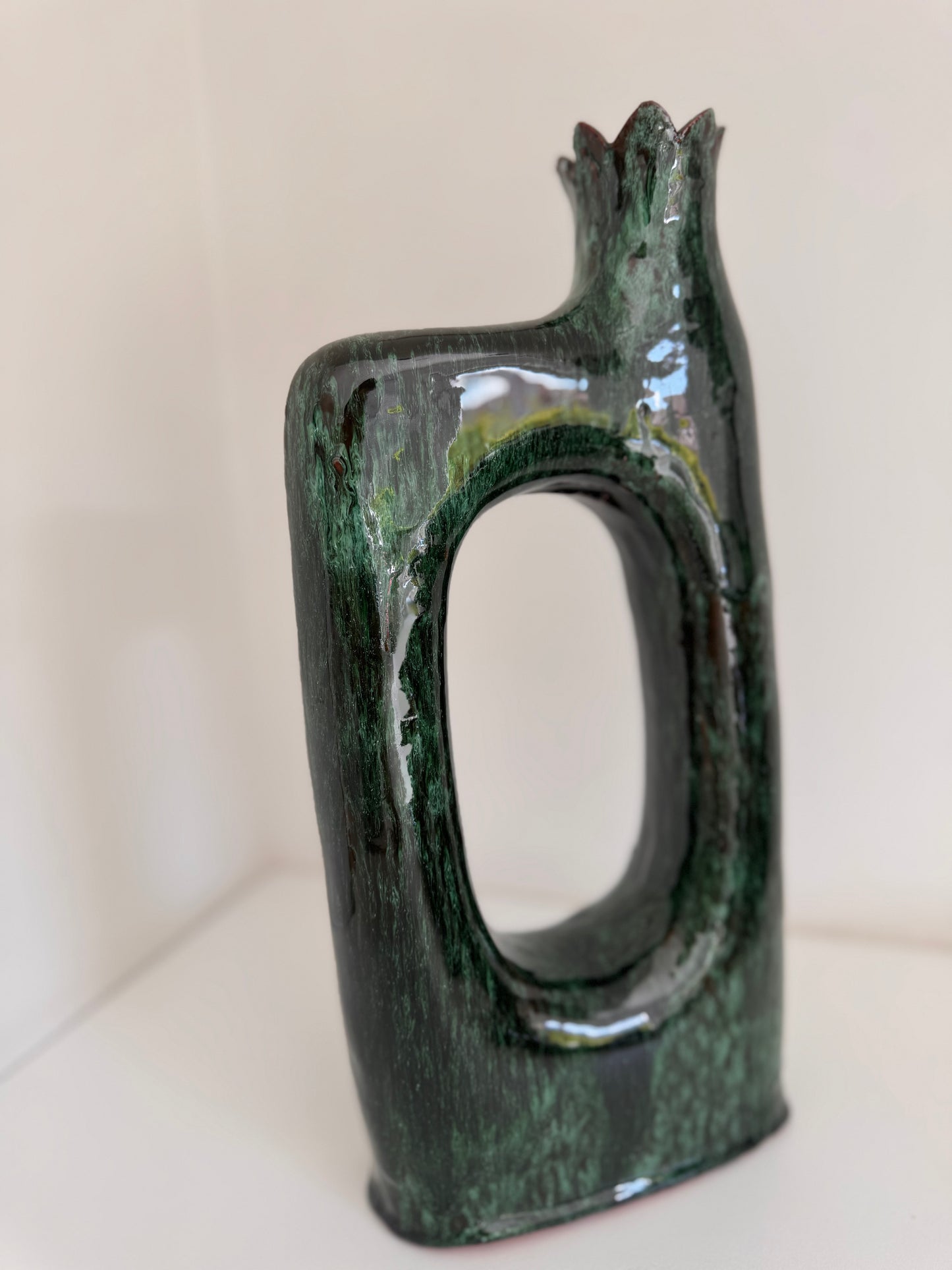 Vase sculptural vert – Collection Tamegroute