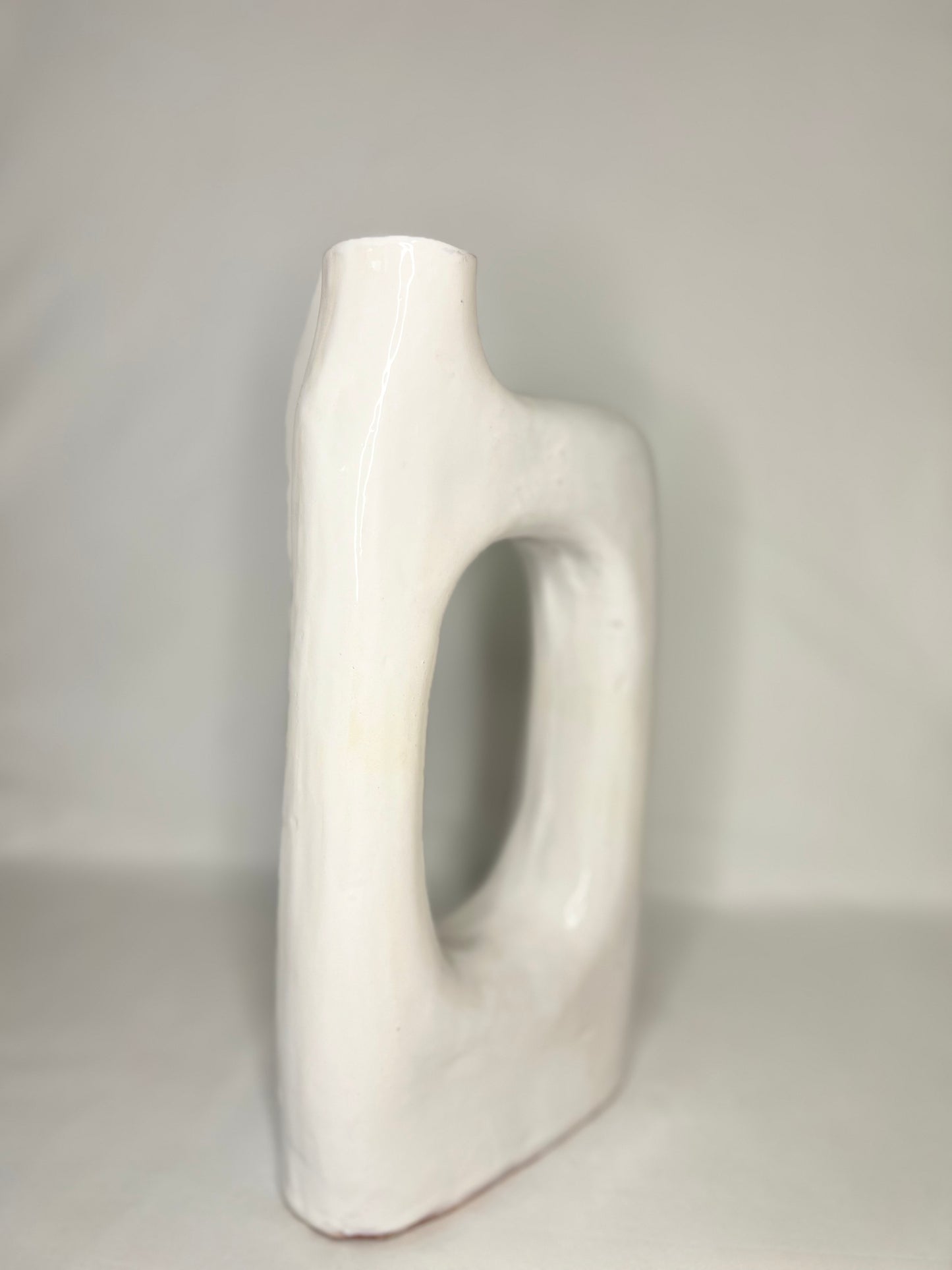 🤍 Vase sculptural blanc – Artisanat marocain