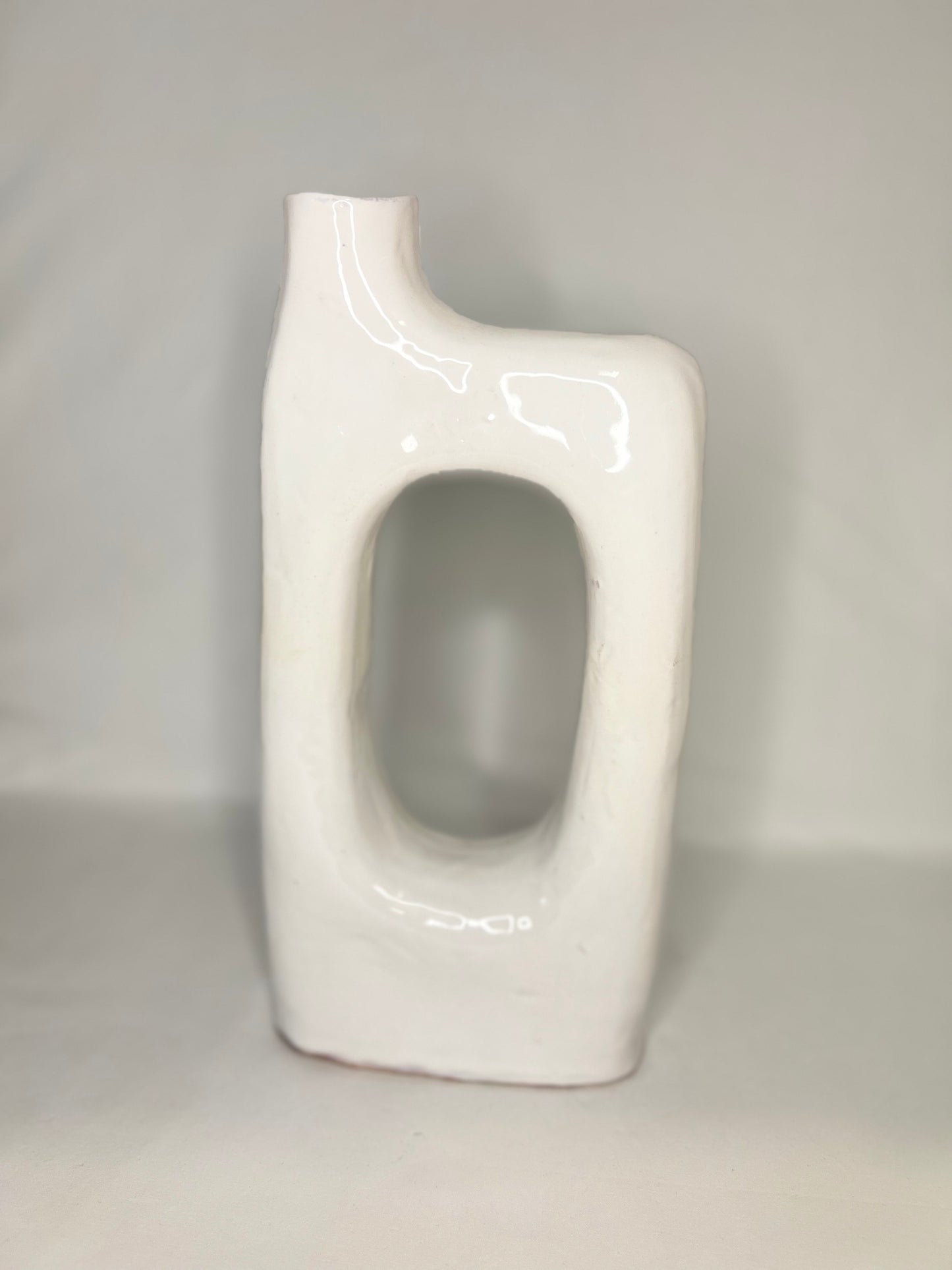 🤍 Vase sculptural blanc – Artisanat marocain