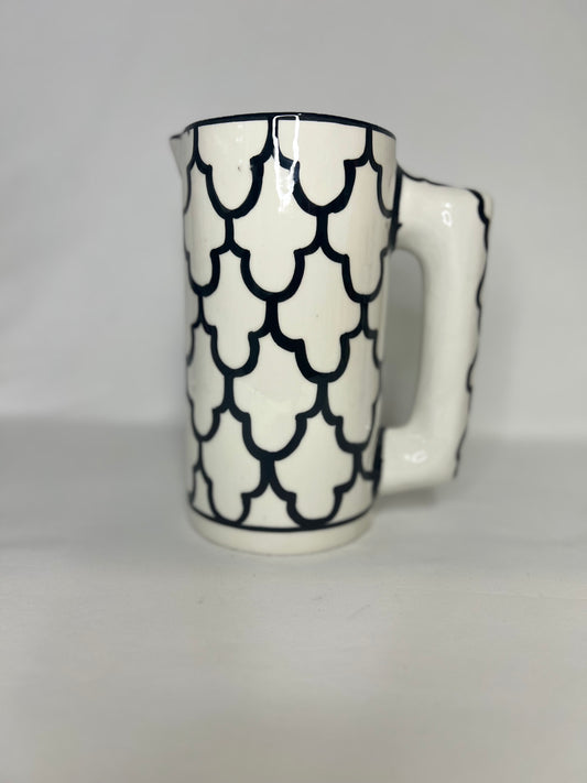 Carafe noire et blanche – Artisanat marocain moderne