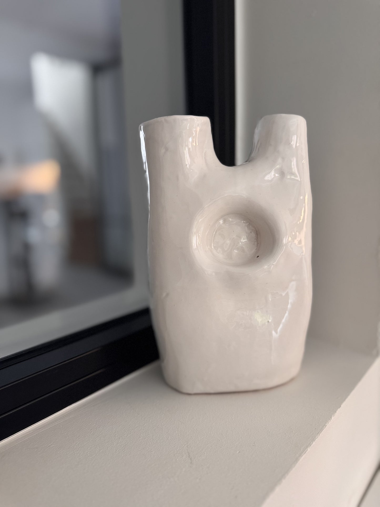 🤍 Vase sculptural blanc – Élégance contemporaine