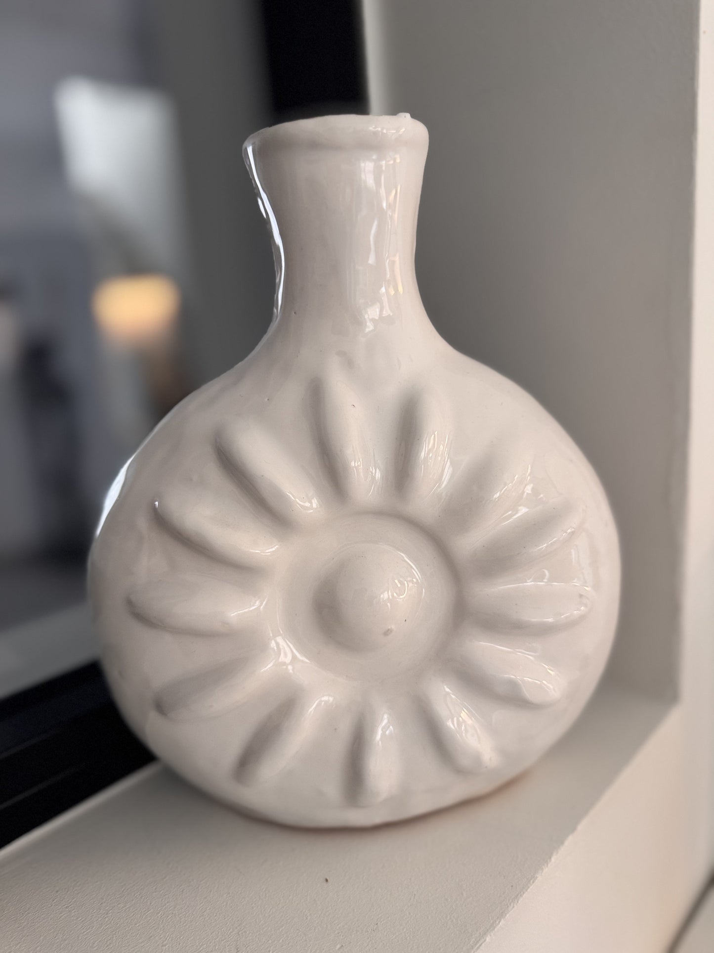 vase en céramique artisanal motifs fleur blanc