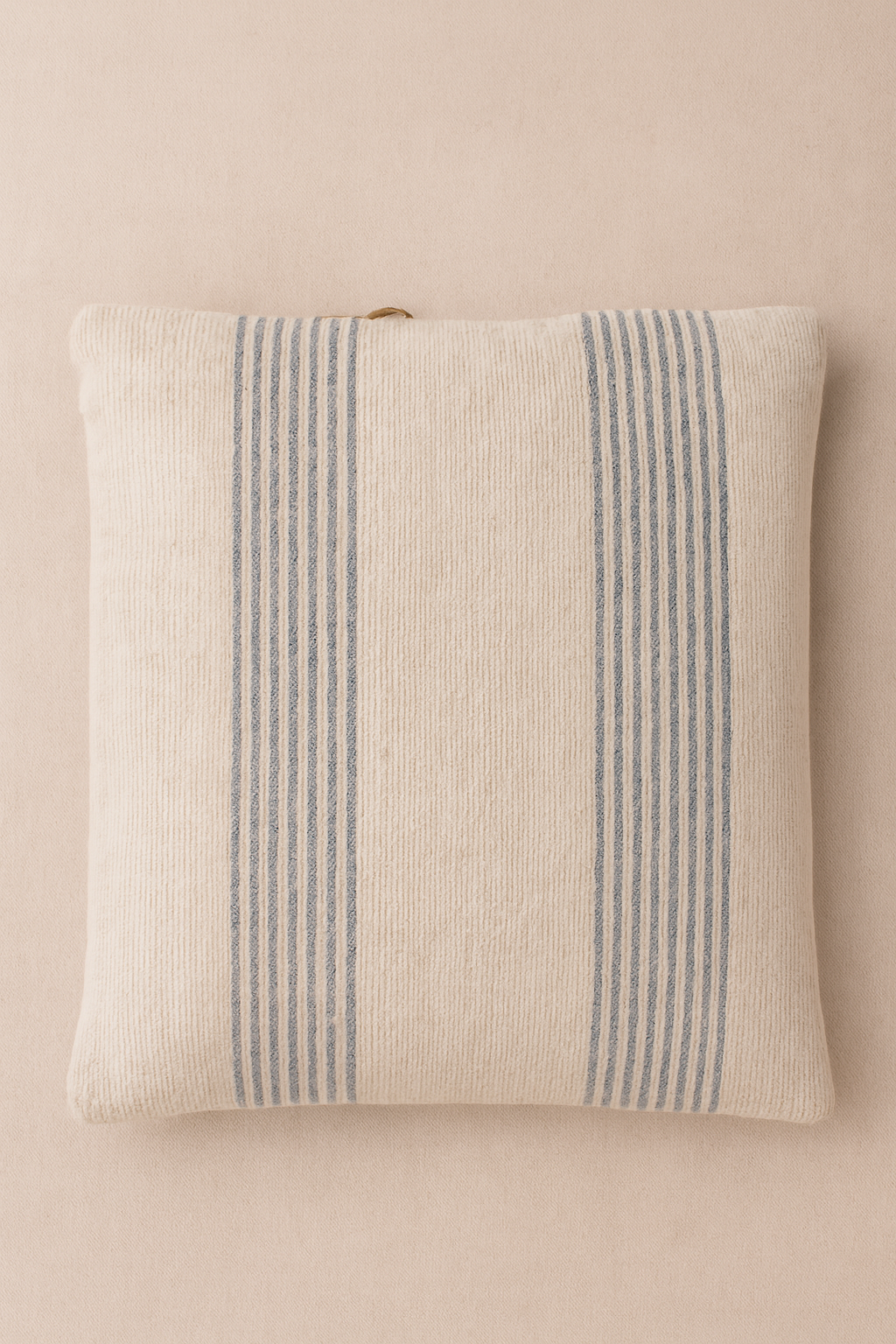 Coussin artisanal en pure laine brute à lignes claires