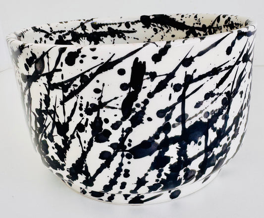 Saladier artisanal tacheté noir