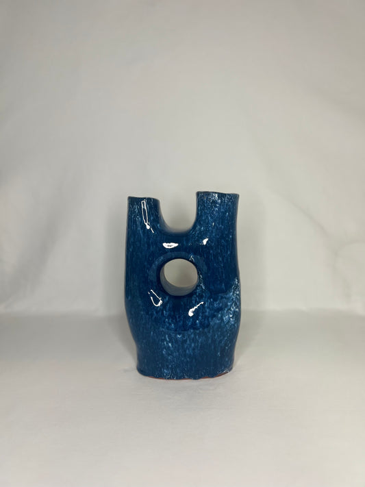 vase en céramique bleue -forme libre artisanale