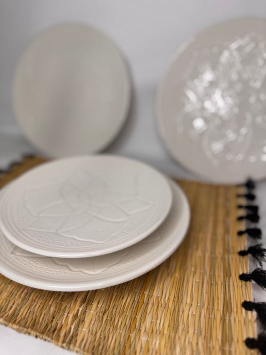 Assiette blanche ton sur ton – Collection Pure Artisan