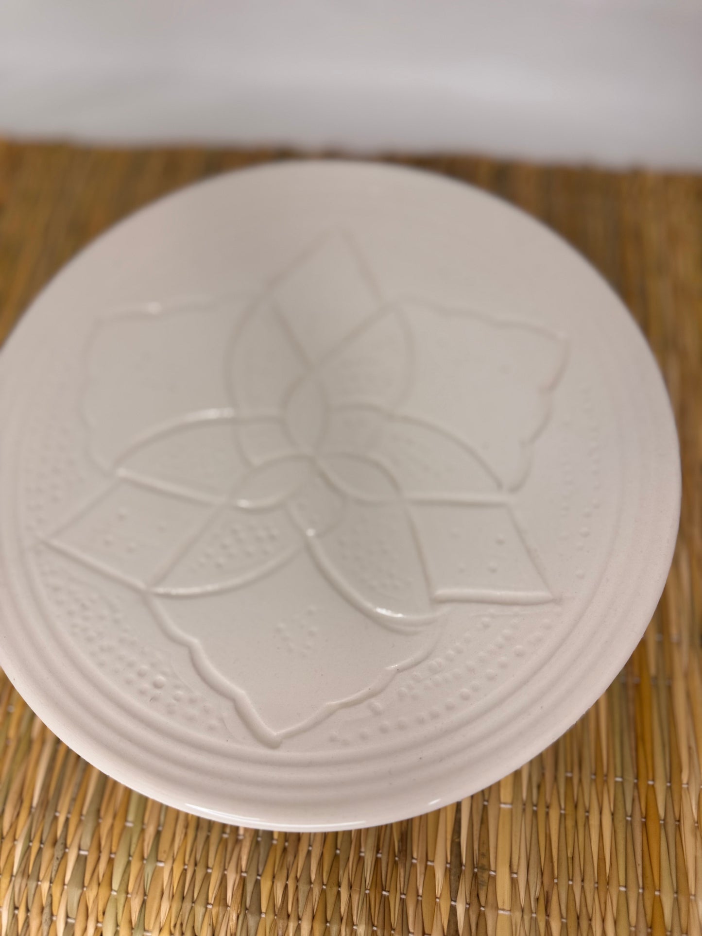 Assiette blanche ton sur ton – Collection Pure Artisan